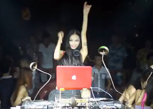 顶尖DJ学员小郁 上海菲比酒吧做场视频