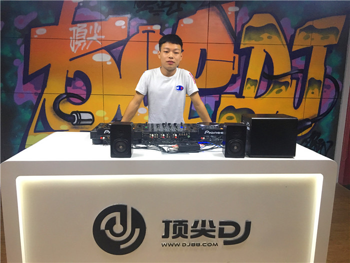 贵州顶尖DJ学校学员陈诺D阶段考试